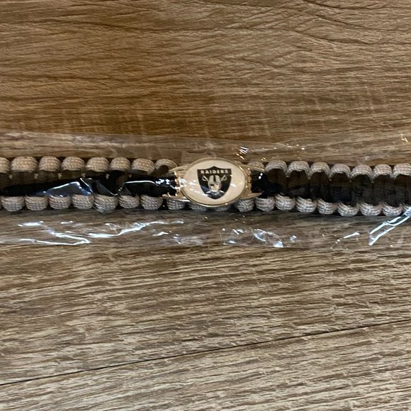 Las Vegas Raiders Adjustable Paracord Bracelet Black & Silver - Picture 2 of 3